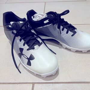 NEW! UNDER ARMOUR BASEBALL CLEATS